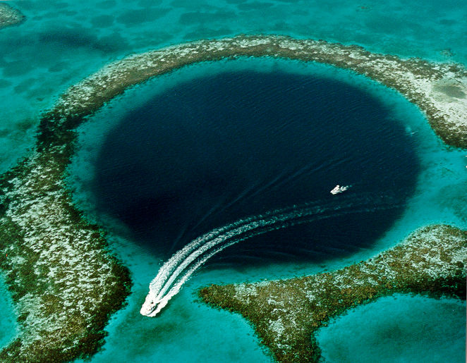 The Great Blue Hole, Ambergris Caye, Belize