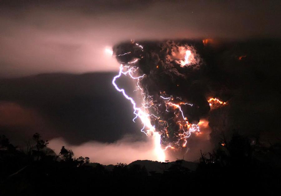 Puyehue volcano eruption and lightnings, Chile