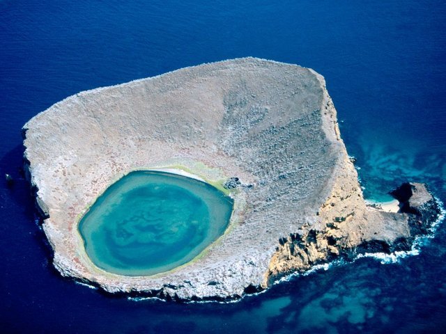 Blue Lagoon, Rocas Bainbridge, Galapagos