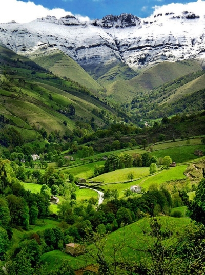 Valle del Pisueña, Cantabria, Spain