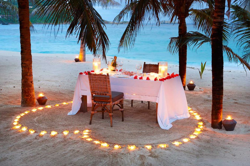 diner romantique vacances plage cocotiers saint valentin