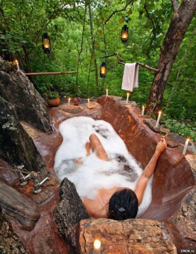 Amazing outdoors bathtub