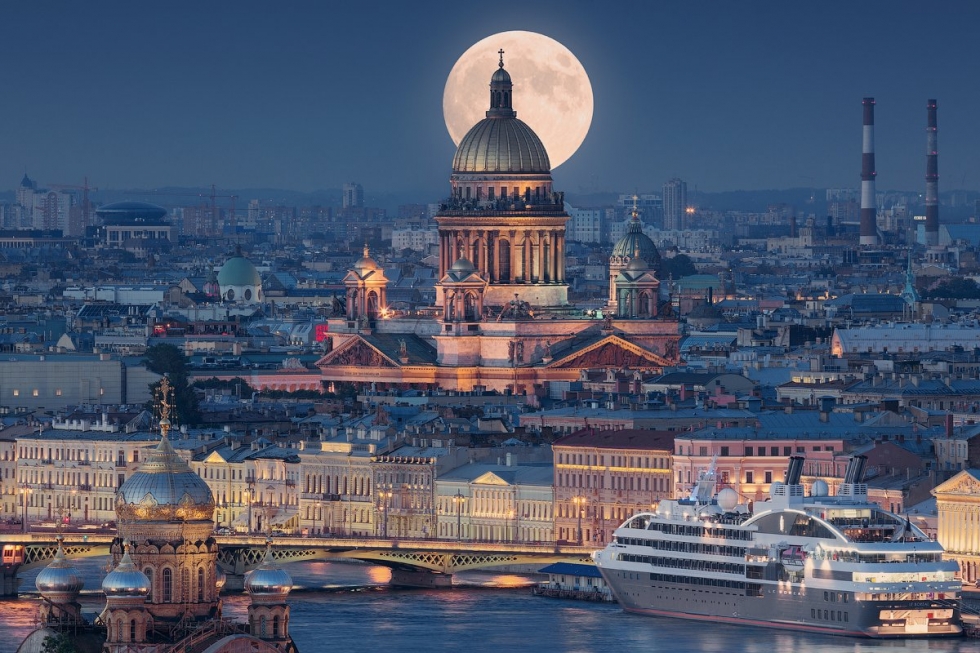 Sankt Petersburg at night