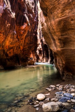 The Narrows in Zion National Park, Utah photo on Sunsurfer